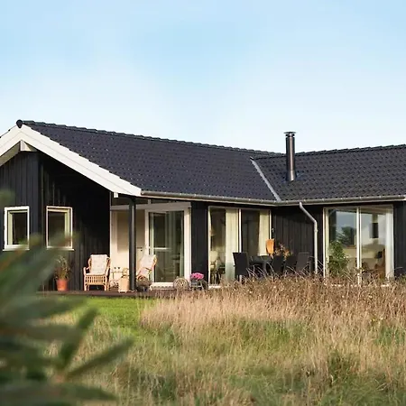 Surrounded By Nature And Personalized Decor Holiday home